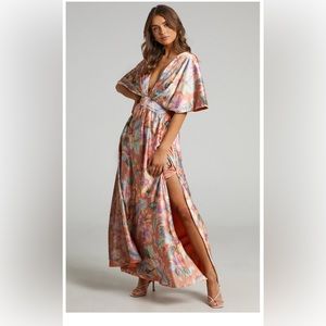 Showpo plunge bat wing sleeve maxi floral Hawaiian dress size 4